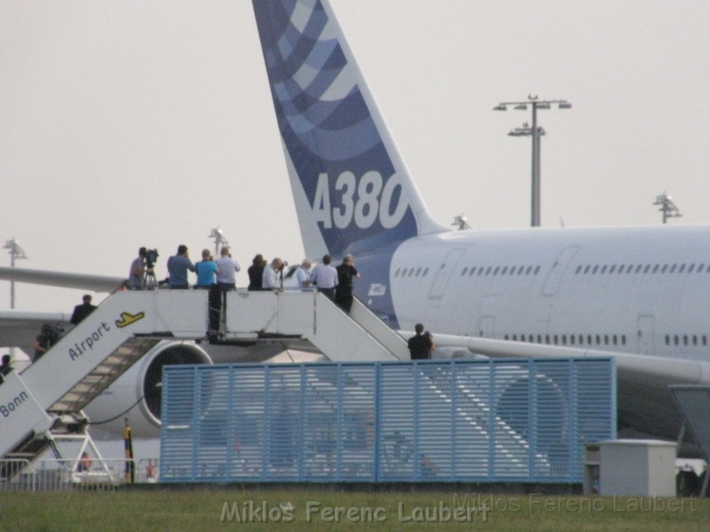 Warten auf den Airbus 380 Koeln Bonn P335.JPG